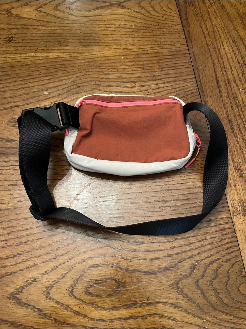 Lululemon Everywhere Belt bag in dark terracotta